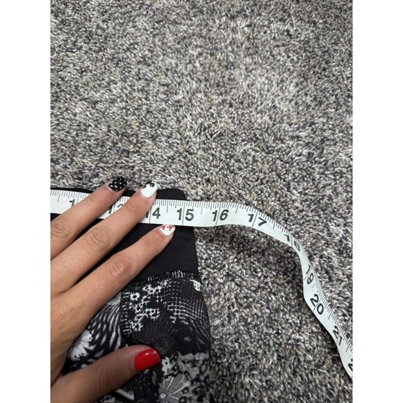 Lululemon Speed Short (SeaWheeze) Black White Size 6 EUC - Picture 3 of 5